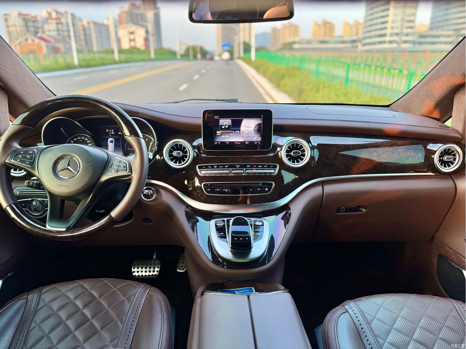 Mercedes-Benz V-Class, 2020 11