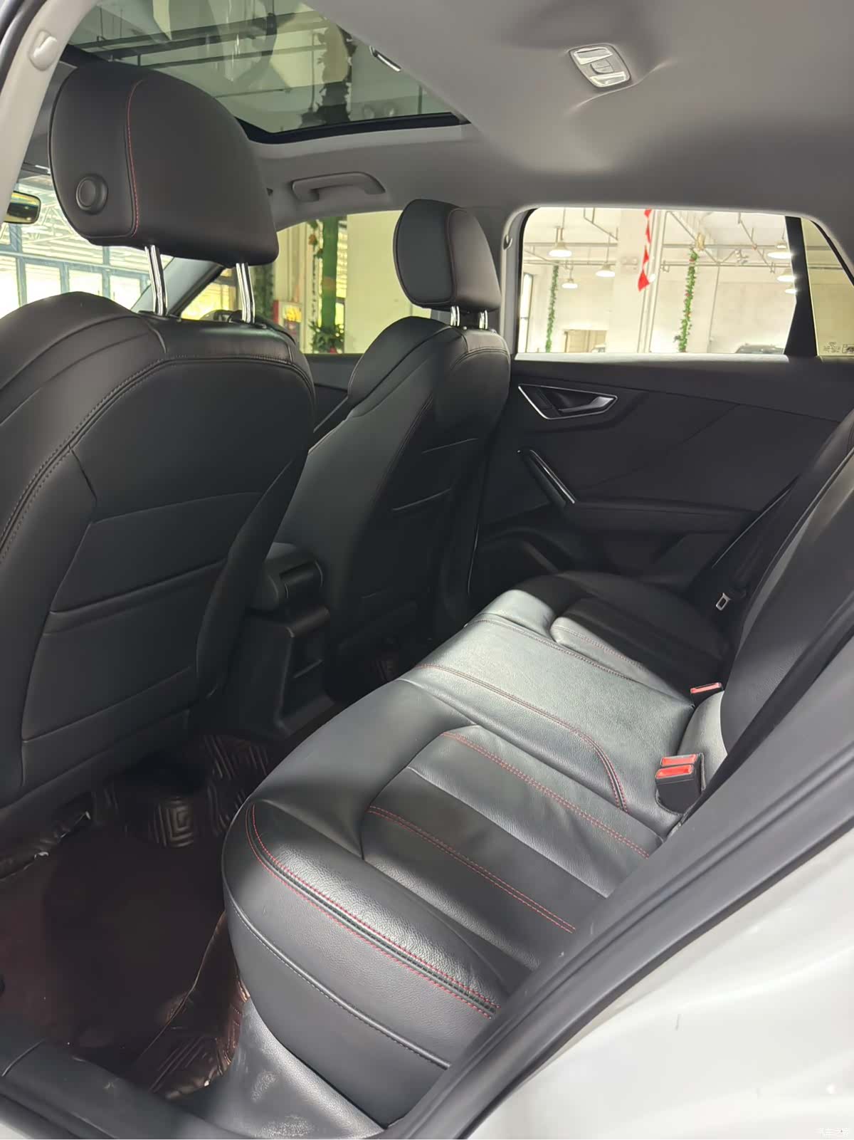 Audi Q2L, 2023 9