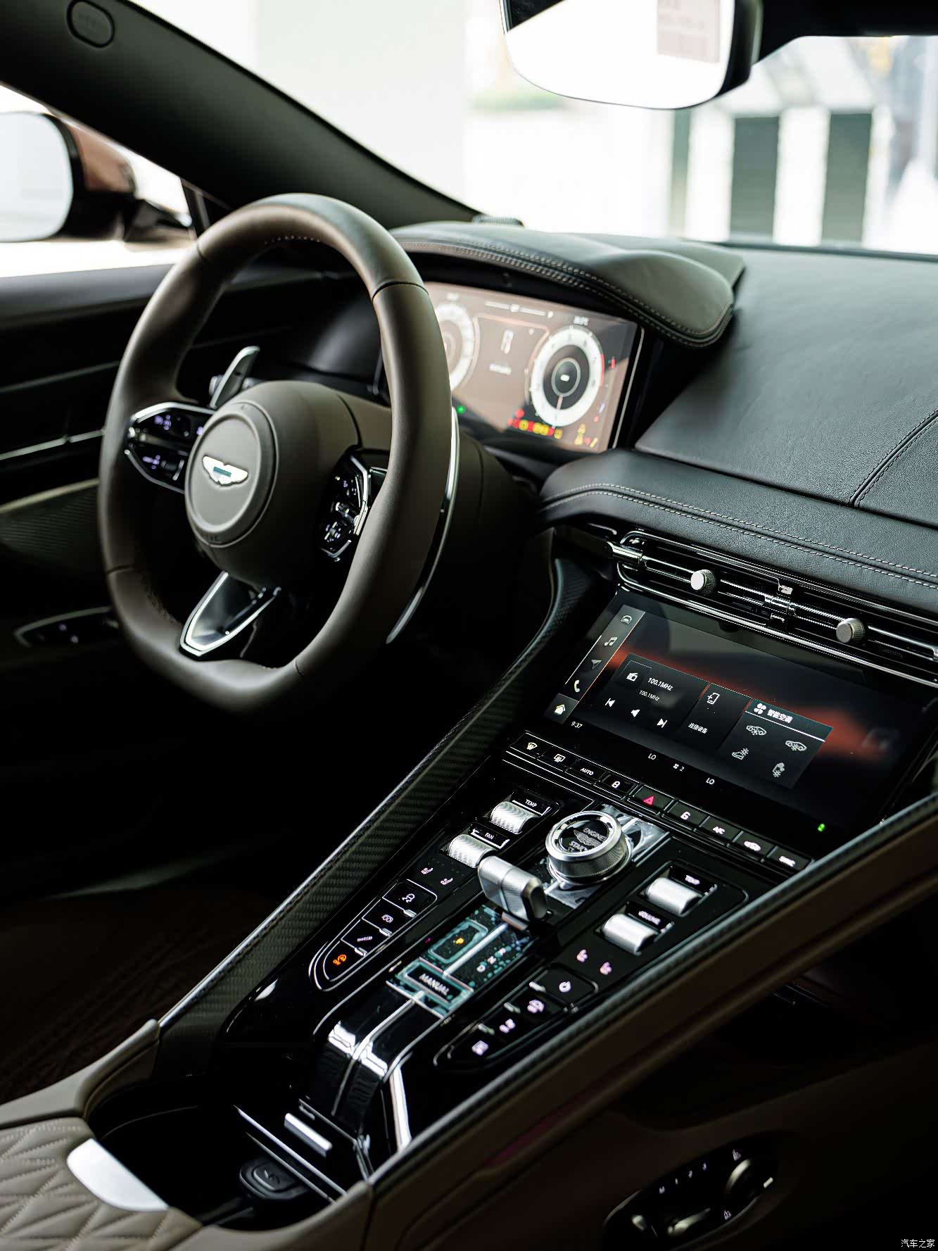 Aston Martin DB12, 2025 11