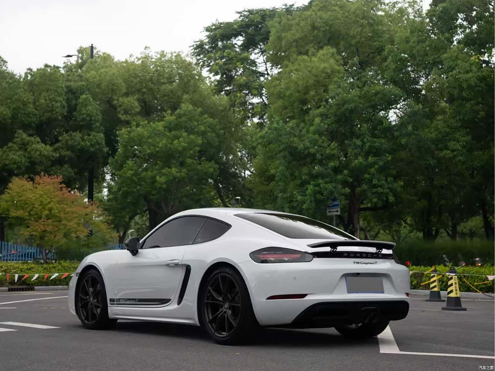 Porsche Cayman, 2021 все фото