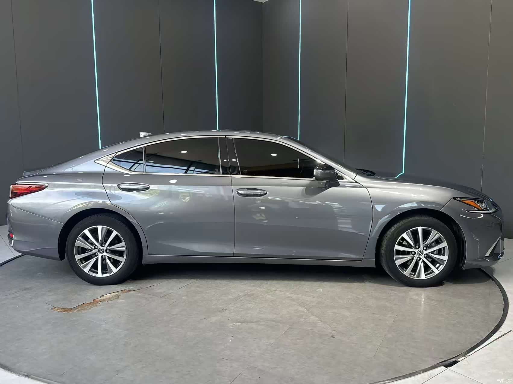 Lexus ES, 2021 все фото