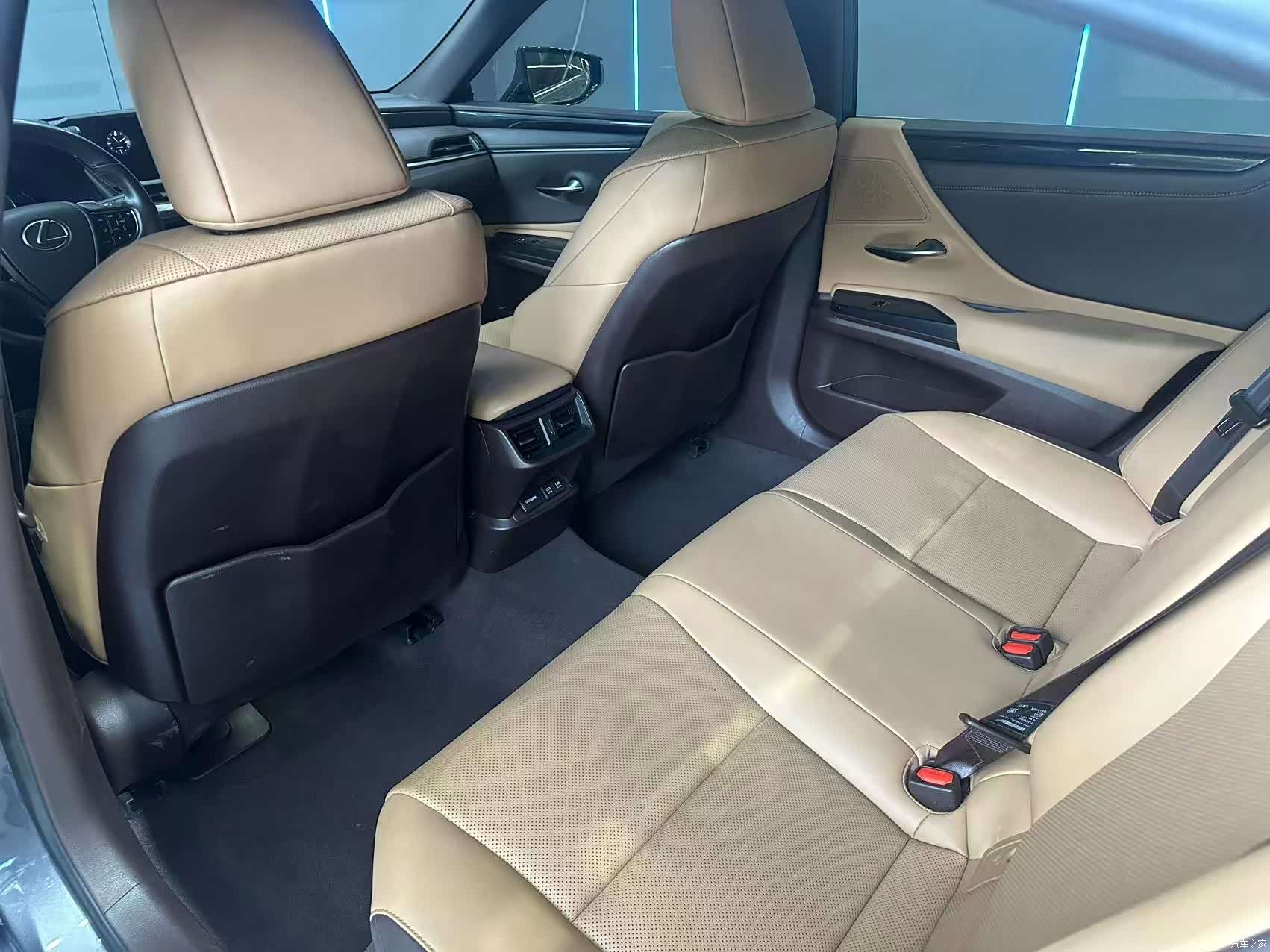 Lexus ES, 2021 10