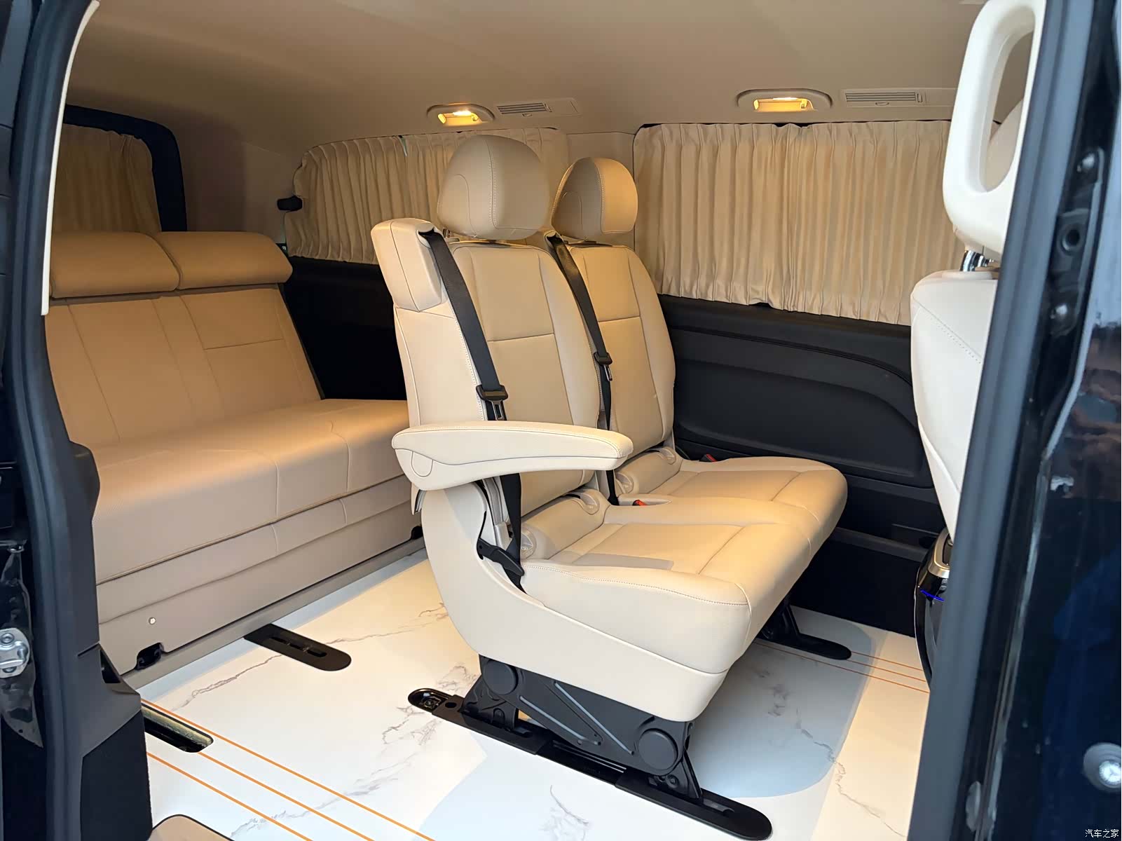 Mercedes-Benz 7, 2025 24