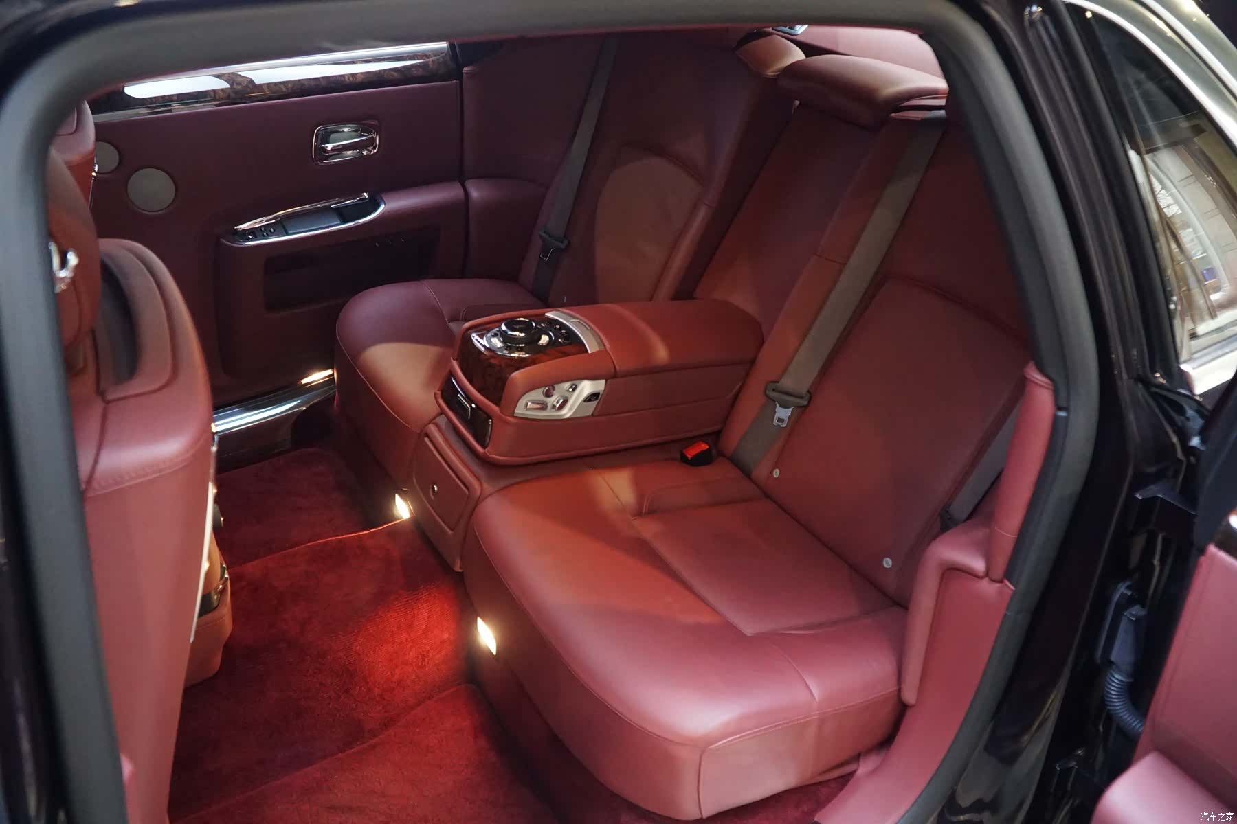 Rolls-Royce Ghost, 2014 11