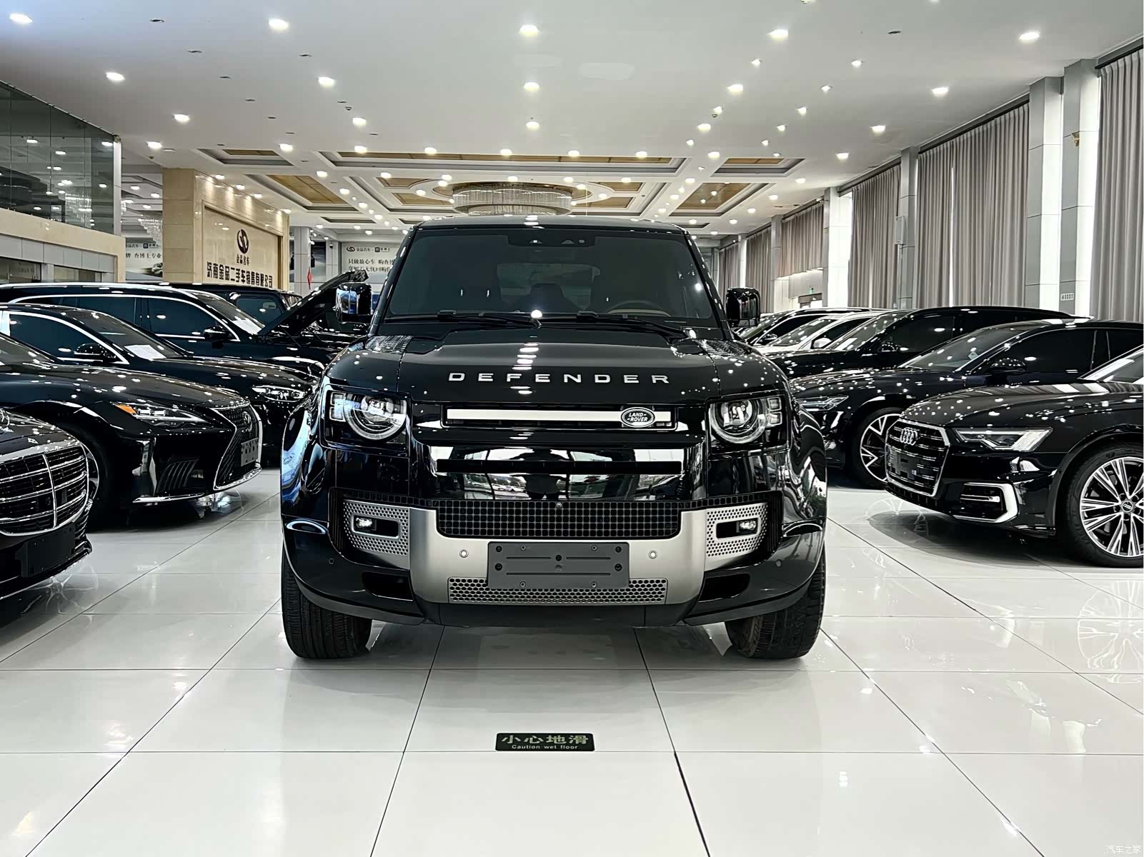 Land Rover Defender, 2024 3