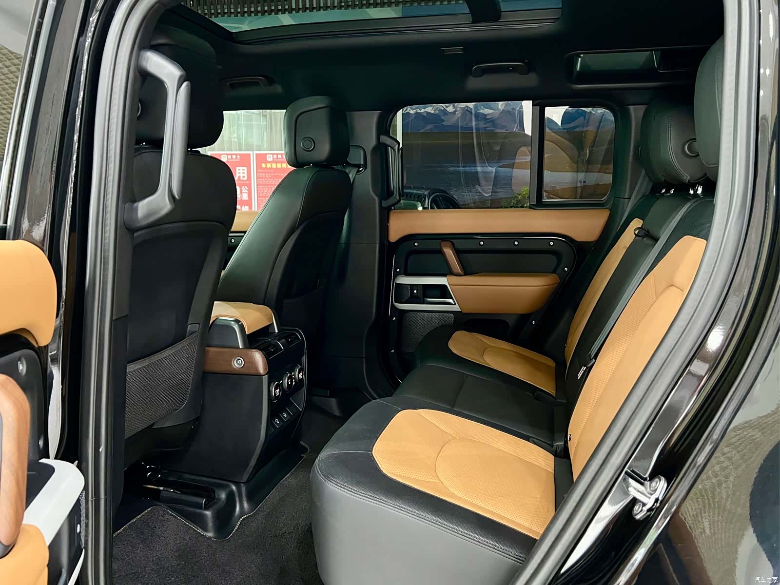 Land Rover Defender, 2024 10