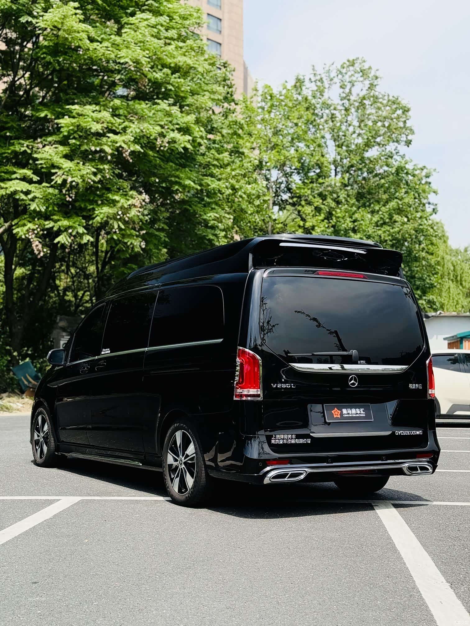 Mercedes-Benz V-Class, 2023 13