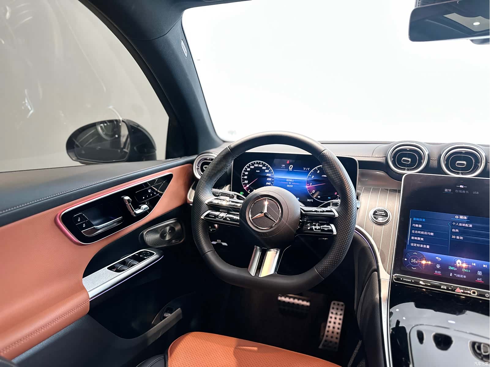 Mercedes-Benz GLC, 2024 14