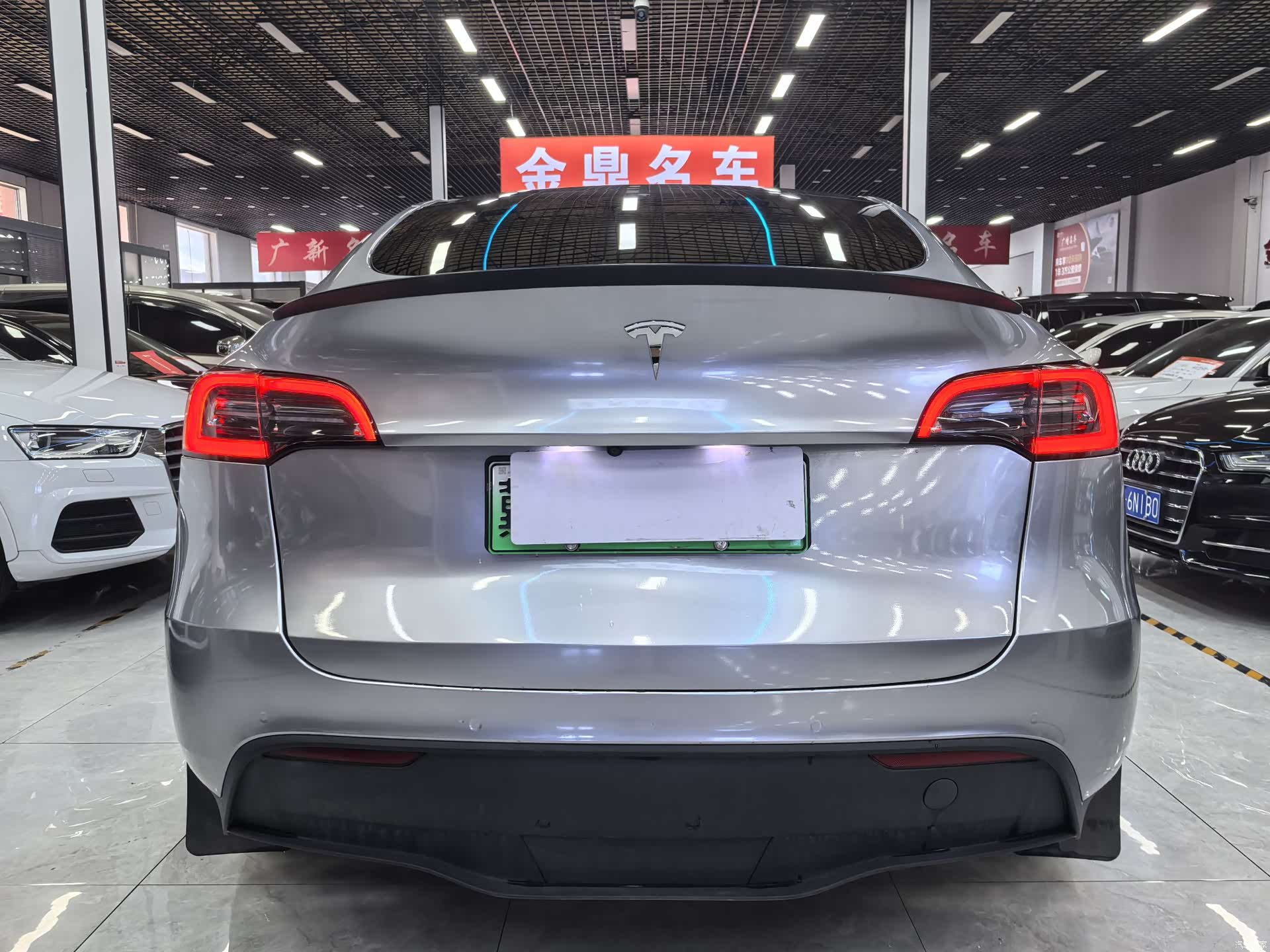 Tesla Model Y, 2022 все фото