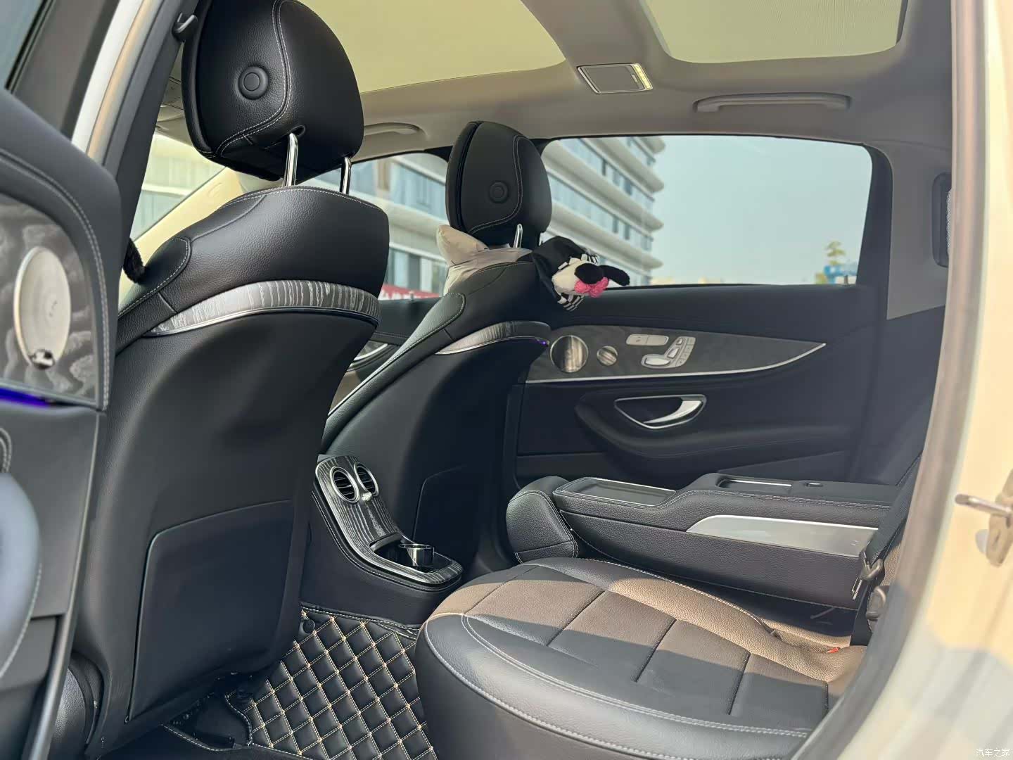 Mercedes-Benz E-Class, 2023 8