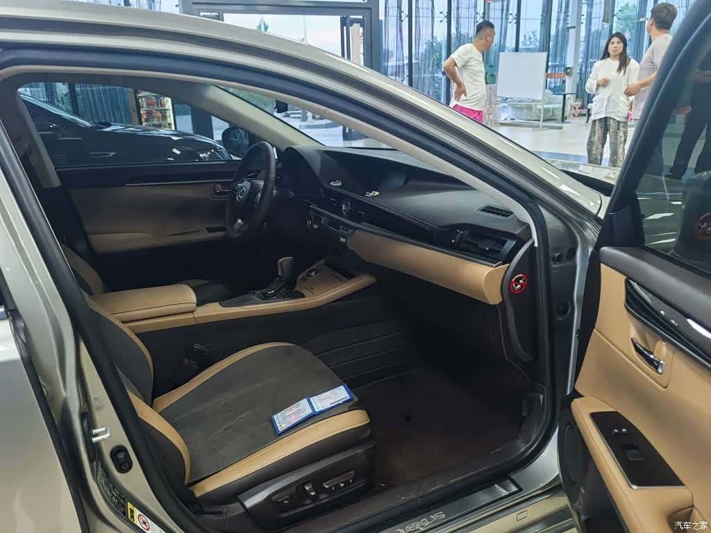 Lexus ES, 2017 8