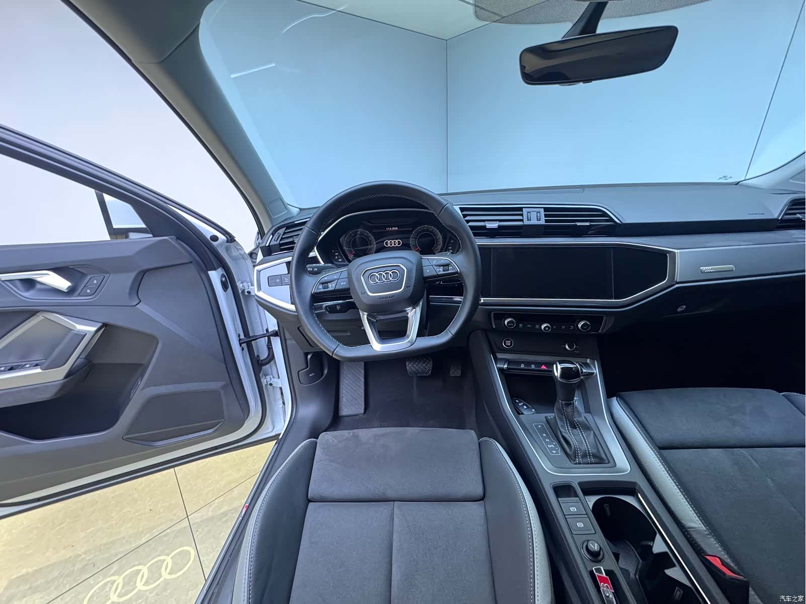 Audi Q3, 2023 14