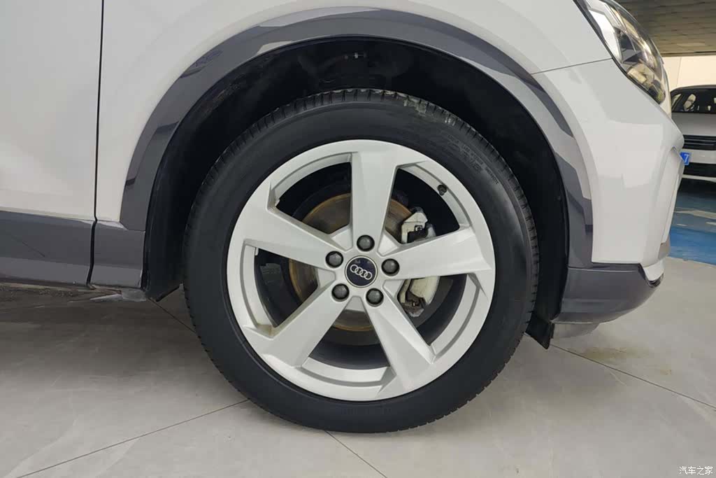 Audi Q2L, 2023 6