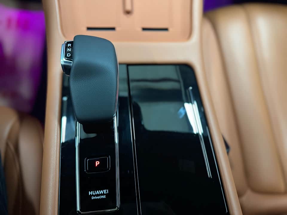 AITO Ask the world M7