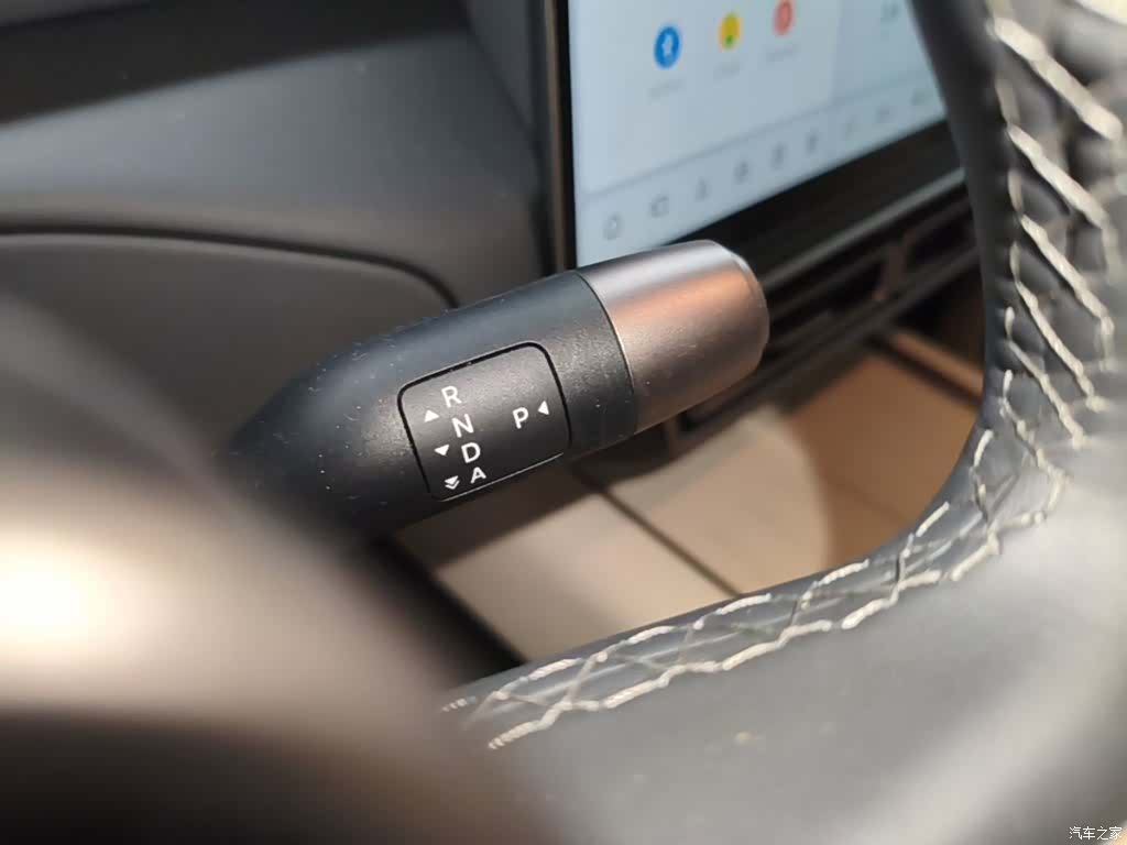 Li Auto MEGA, 2025 10