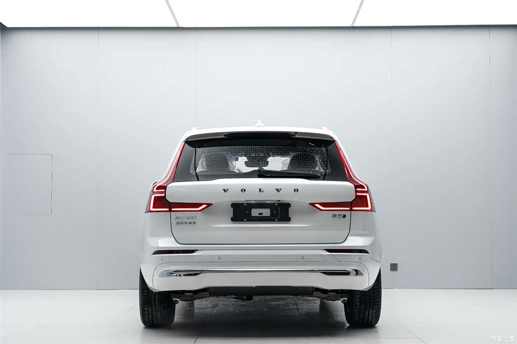 Volvo XC60, 2026 4