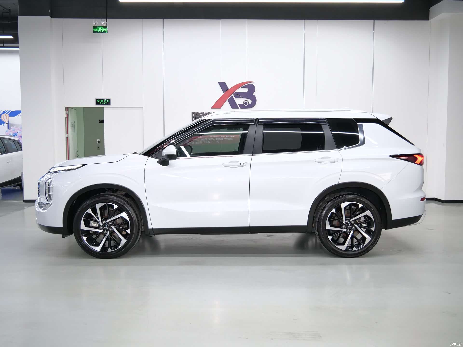 Mitsubishi Outlander, 2023 4