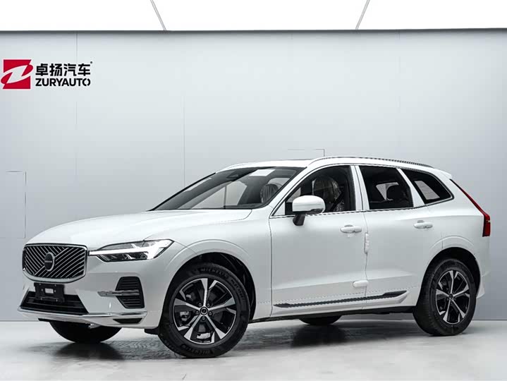 Volvo XC60 2026 — фото 1