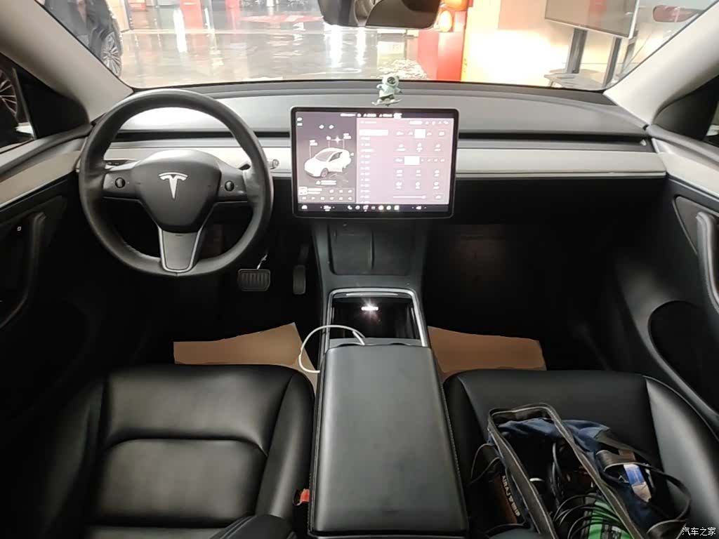 Tesla Model Y, 2023 10