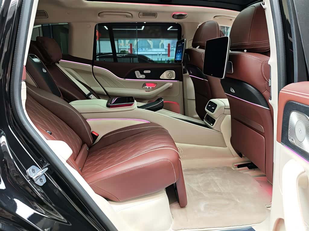 Maybach GLS, 2025 12