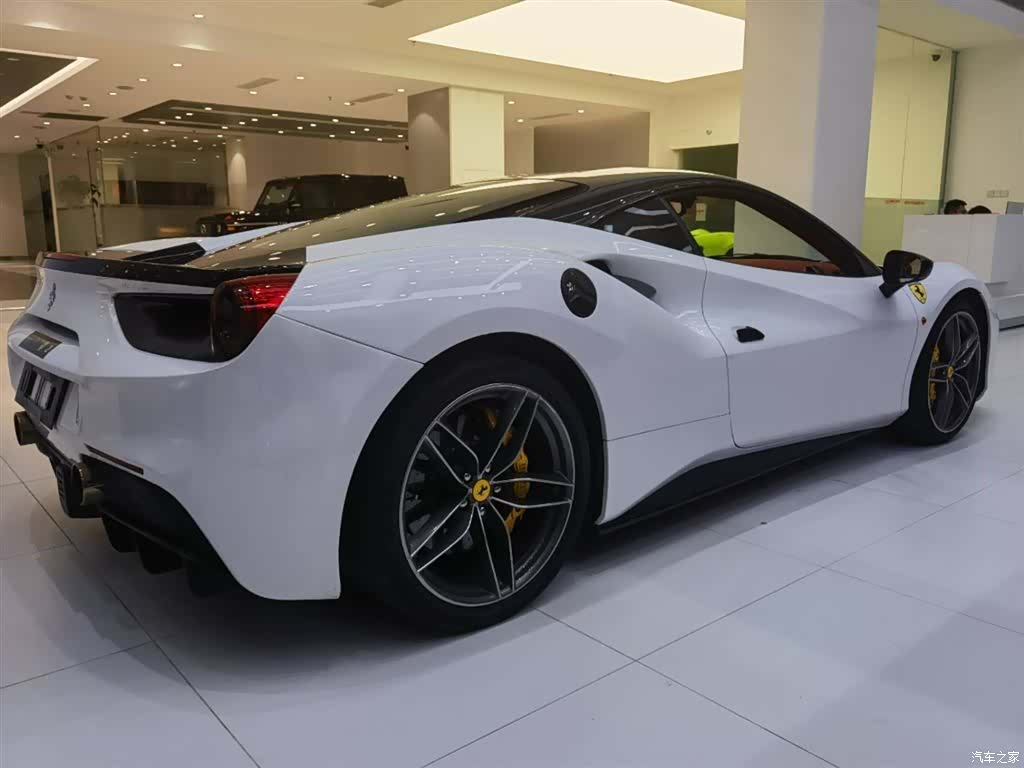 Ferrari 488, 2016 3