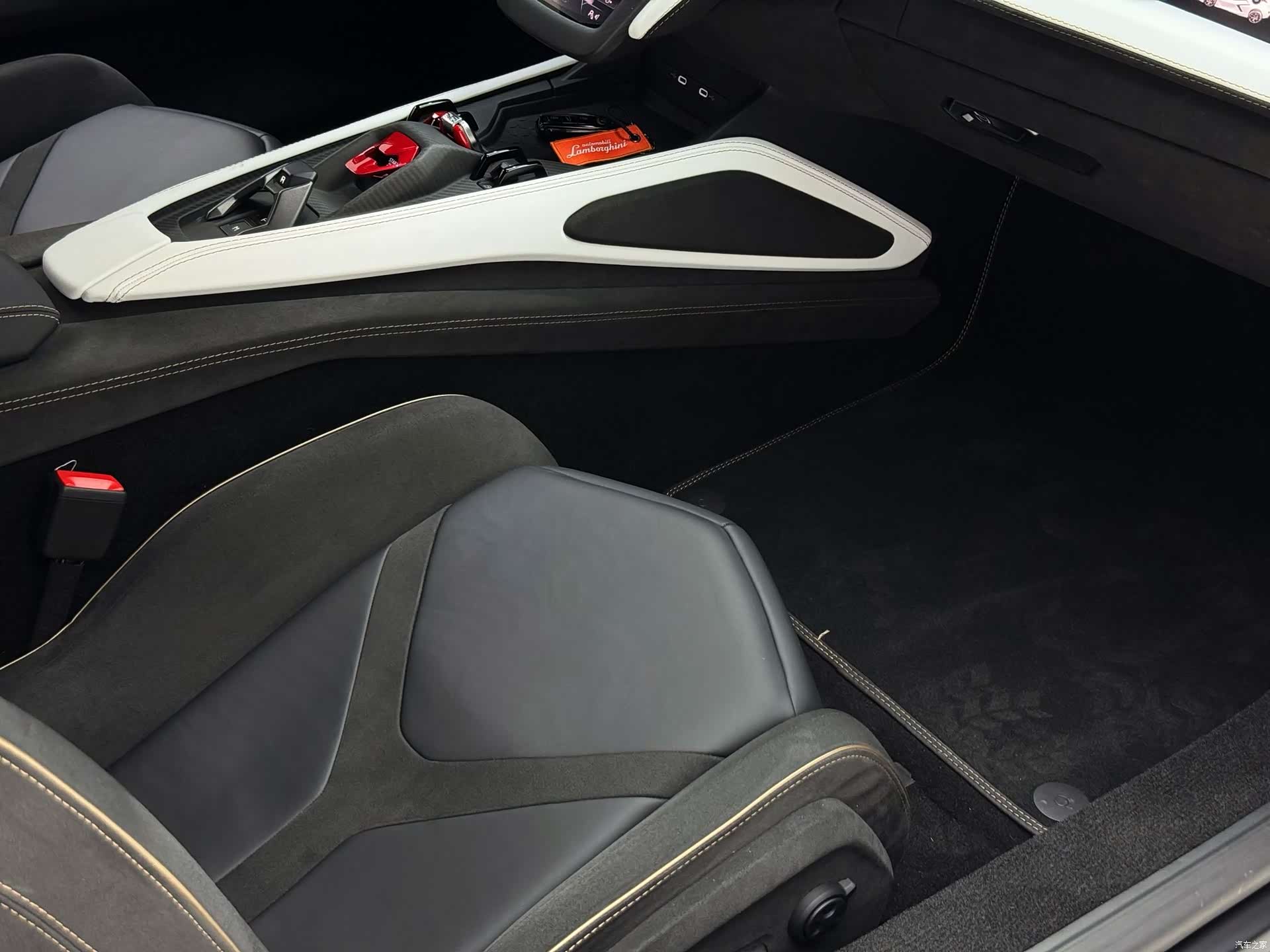 Lamborghini Revuelto, 2025 29