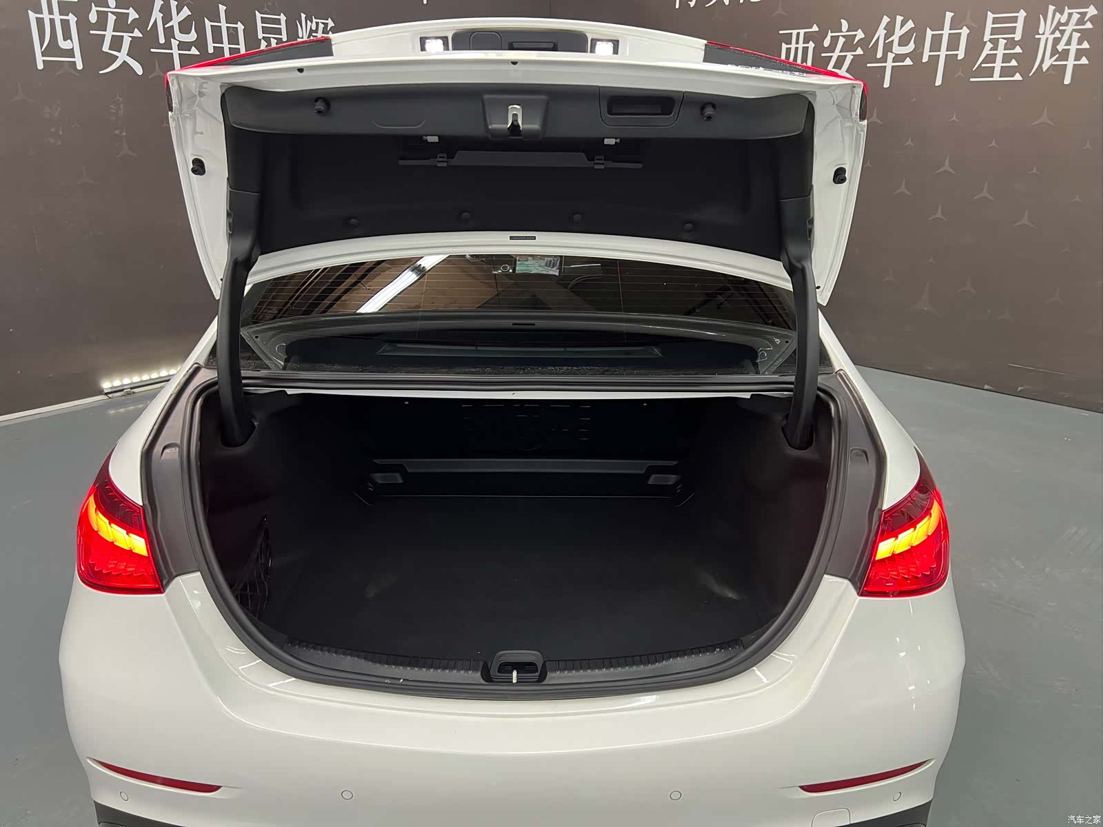 Mercedes-Benz C-Class, 2023 13