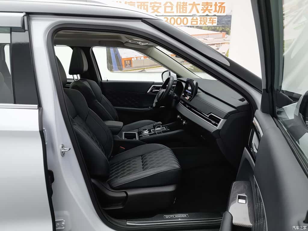 Mitsubishi Outlander, 2023 23