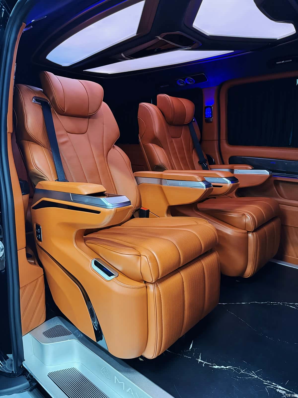 Mercedes-Benz 7, 2023 6