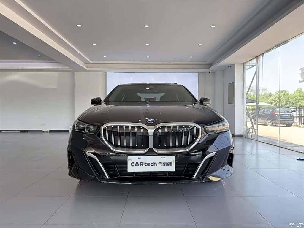 BMW 5 Series, 2025 3