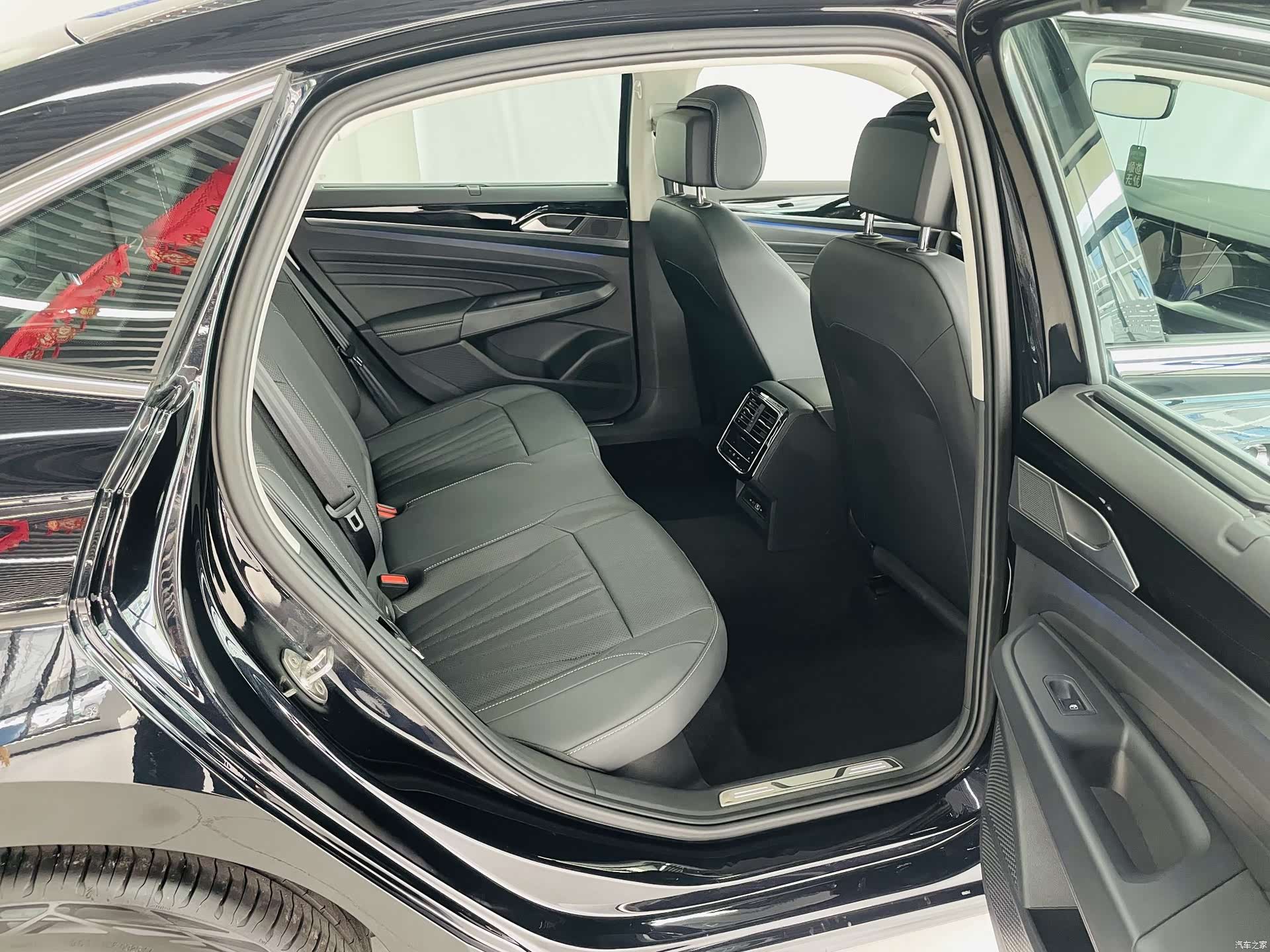 Volkswagen Passat, 2025 13