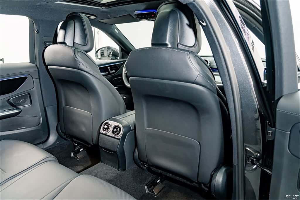 Mercedes-Benz C-Class, 2023 17