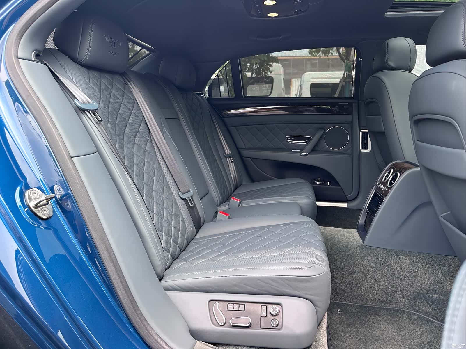 Bentley Flying Spur, 2018 25
