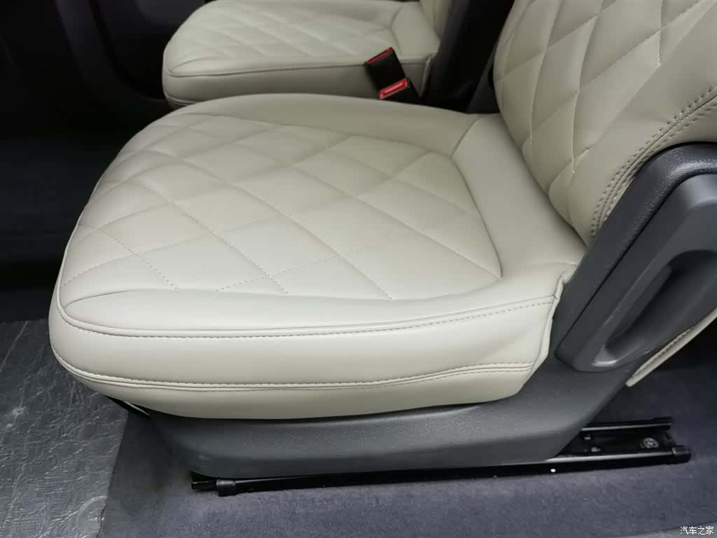 Wuling E300, 2020 20