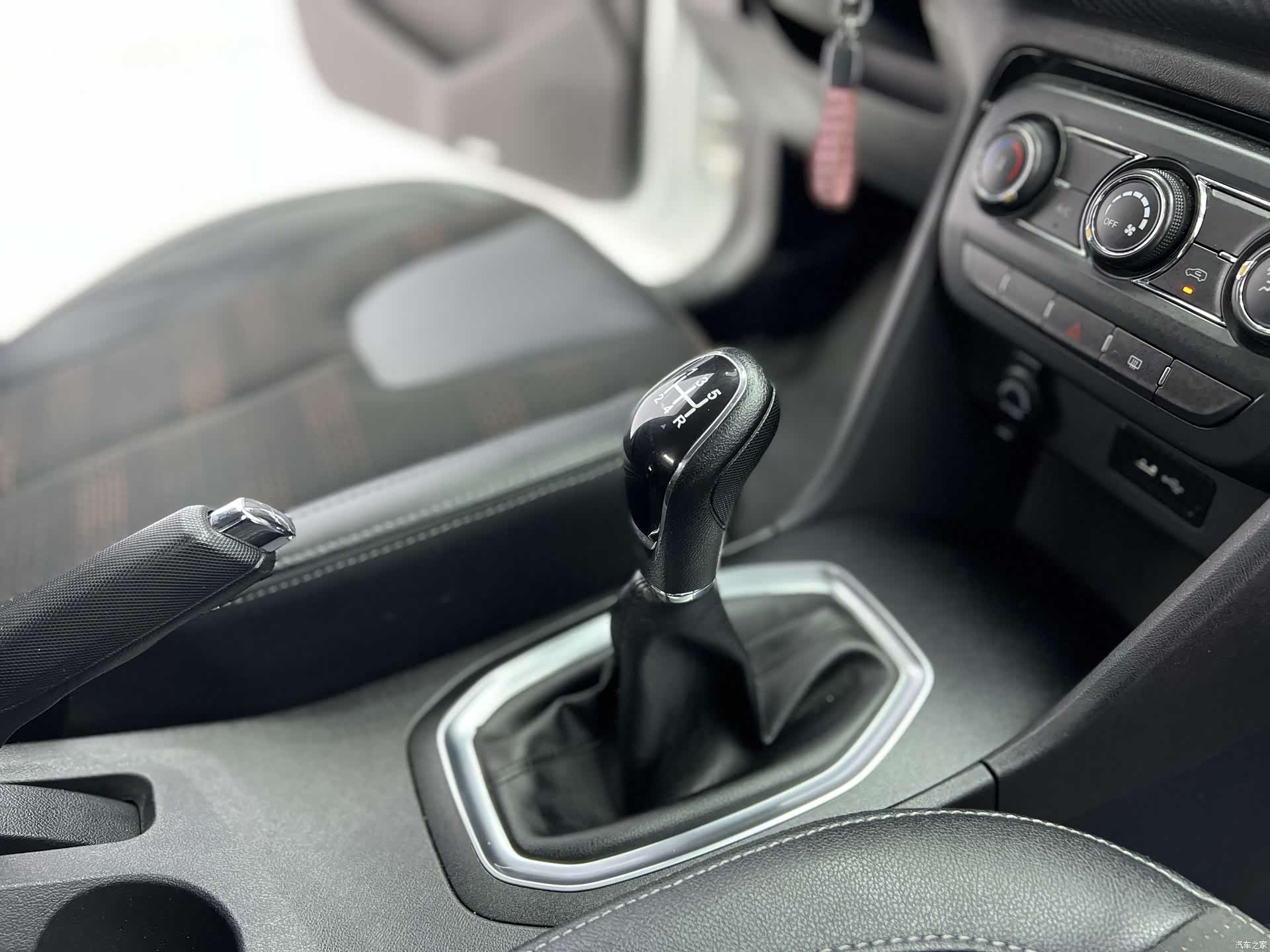 Chery 3x, 2020 13