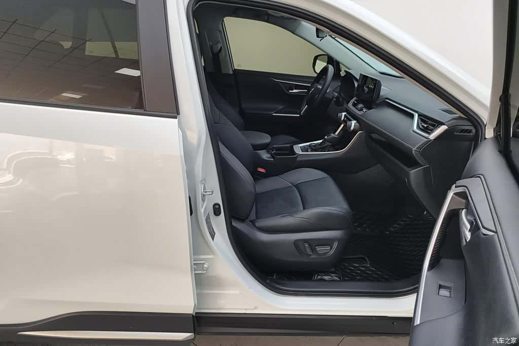 Toyota Wildlander, 2023 8