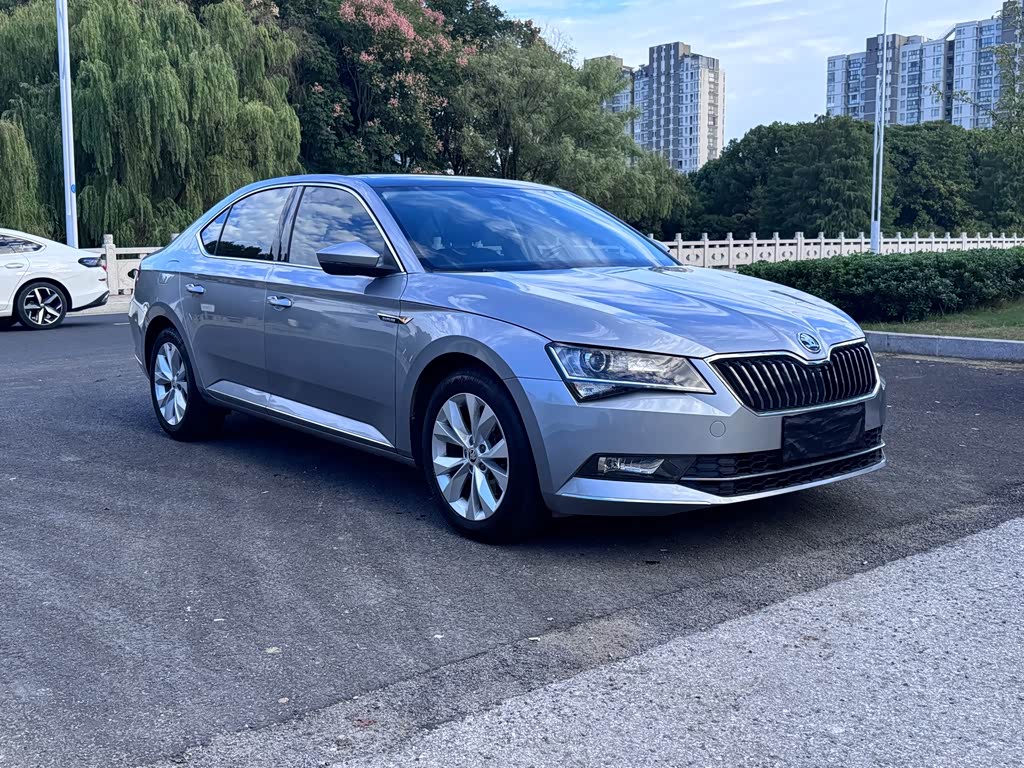 Skoda Superb 2016 TSI330 DSG