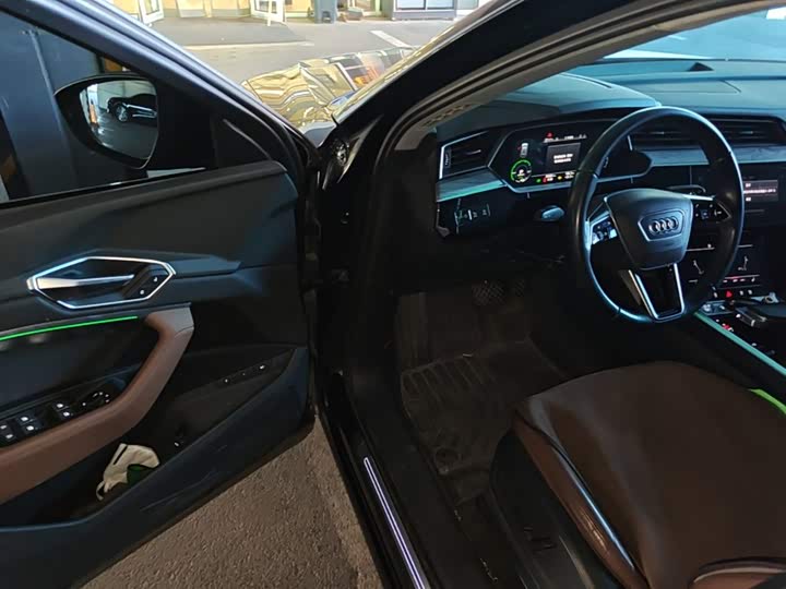 Audi e-tron 2019 55 quattro ji shu xing