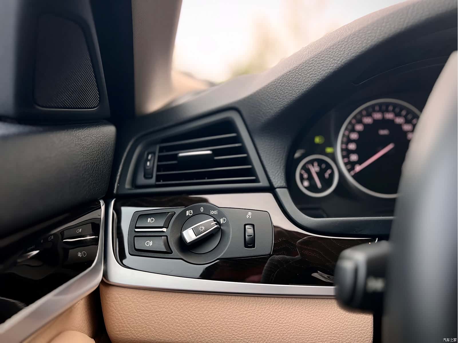 BMW 5 Series, 2012 19
