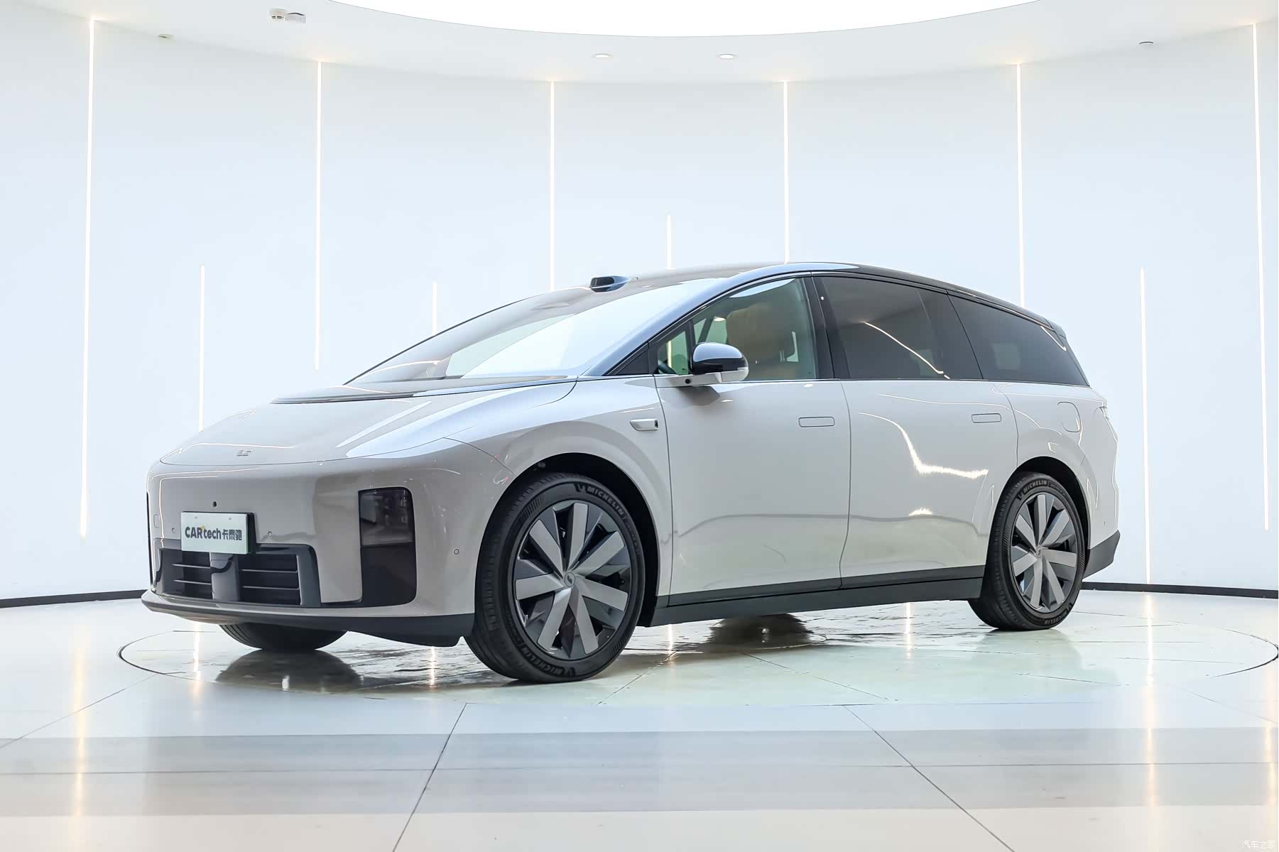 Li Auto i8, 2025 7