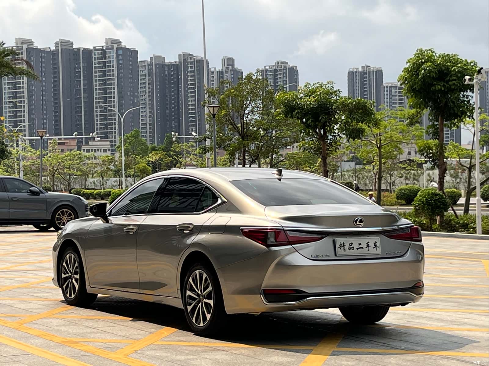 Lexus ES, 2024 4