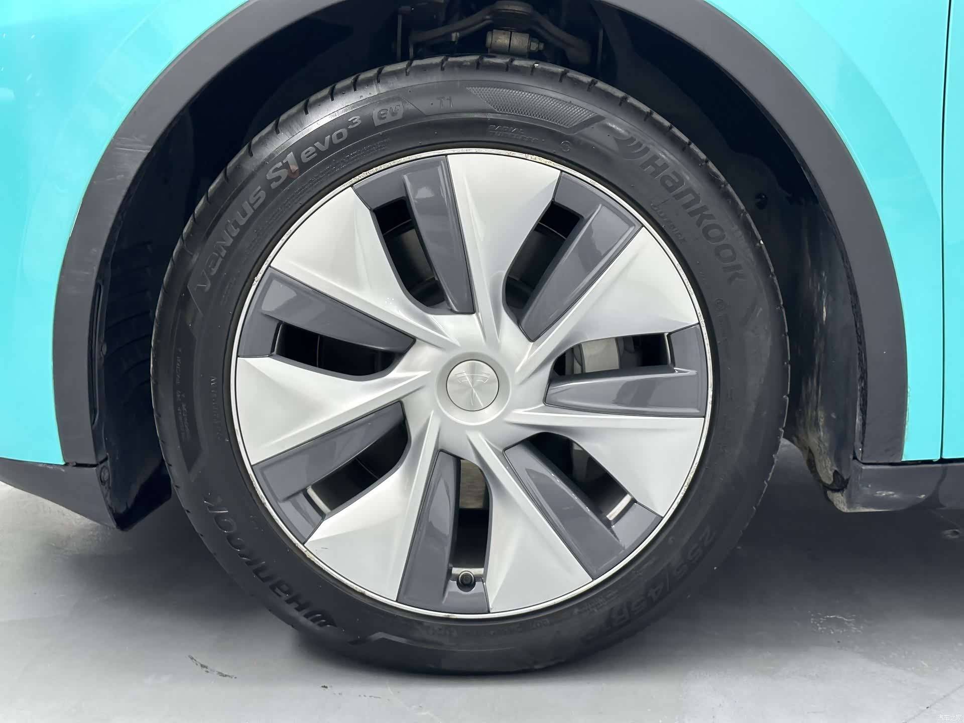 Tesla Model Y, 2023 23