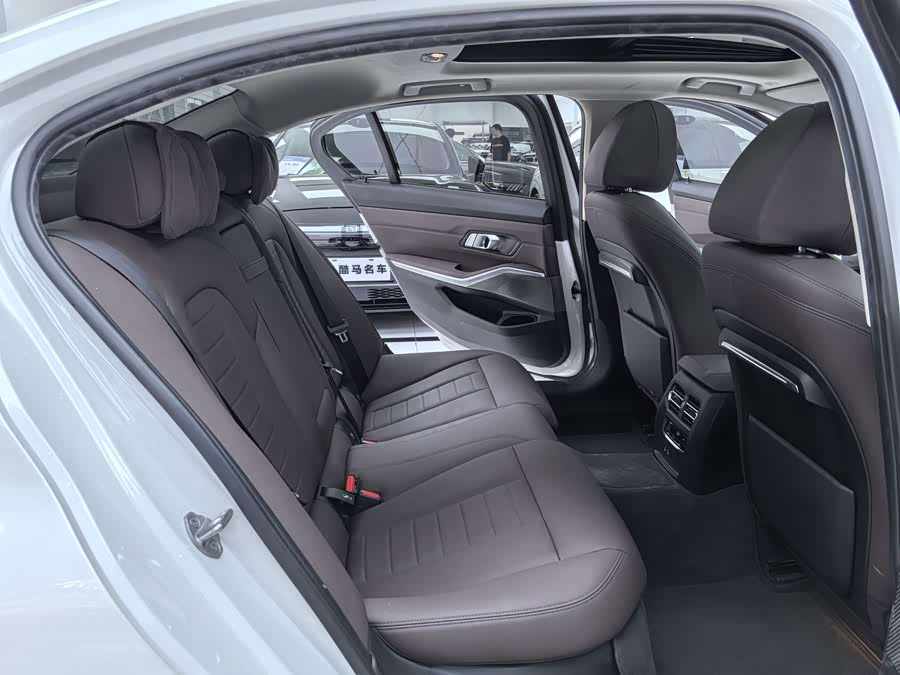 BMW 3 Series 2019, фото 11