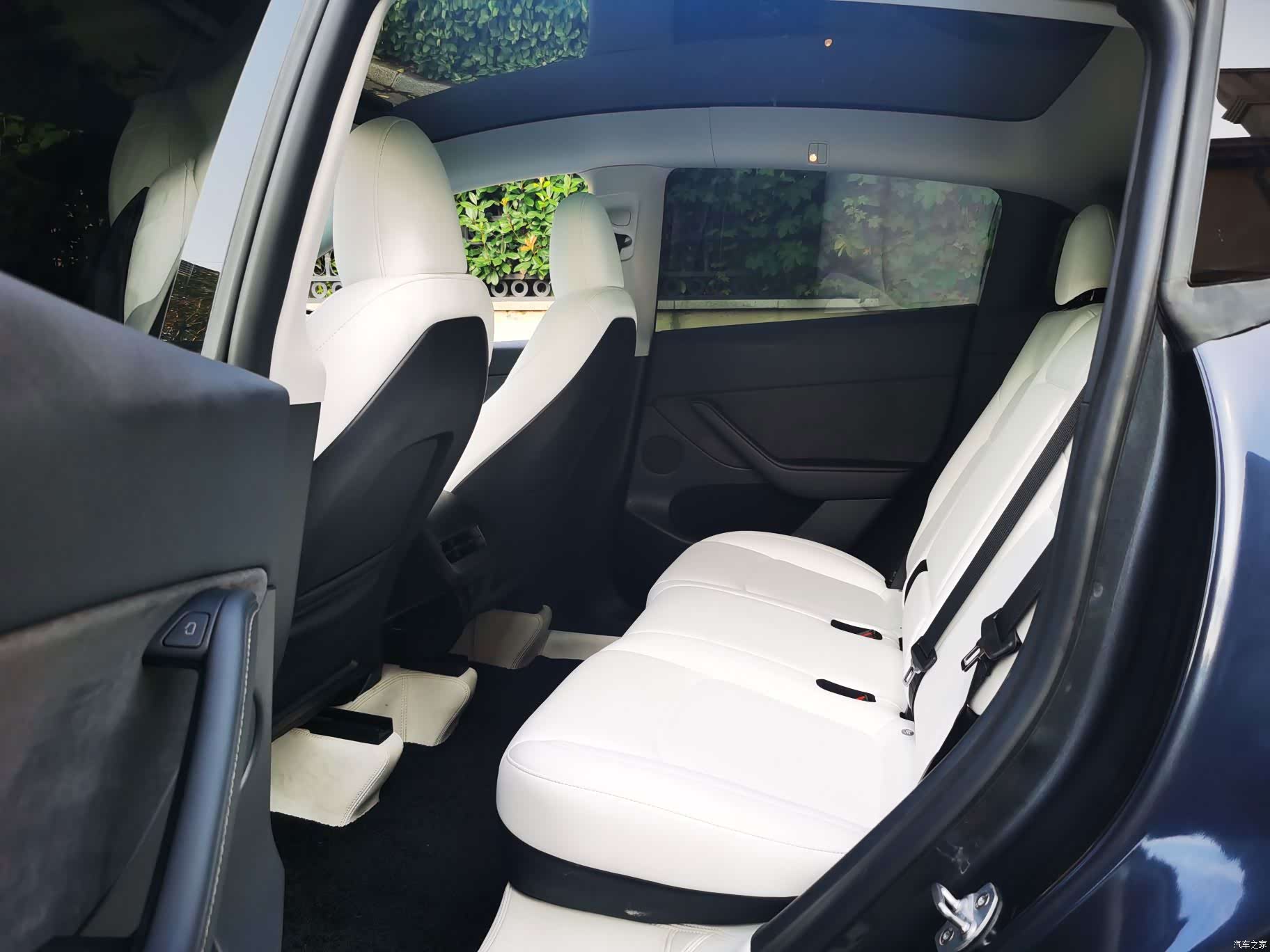 Tesla Model Y, 2024 17
