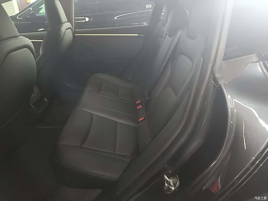 Tesla Model 3, 2024 17