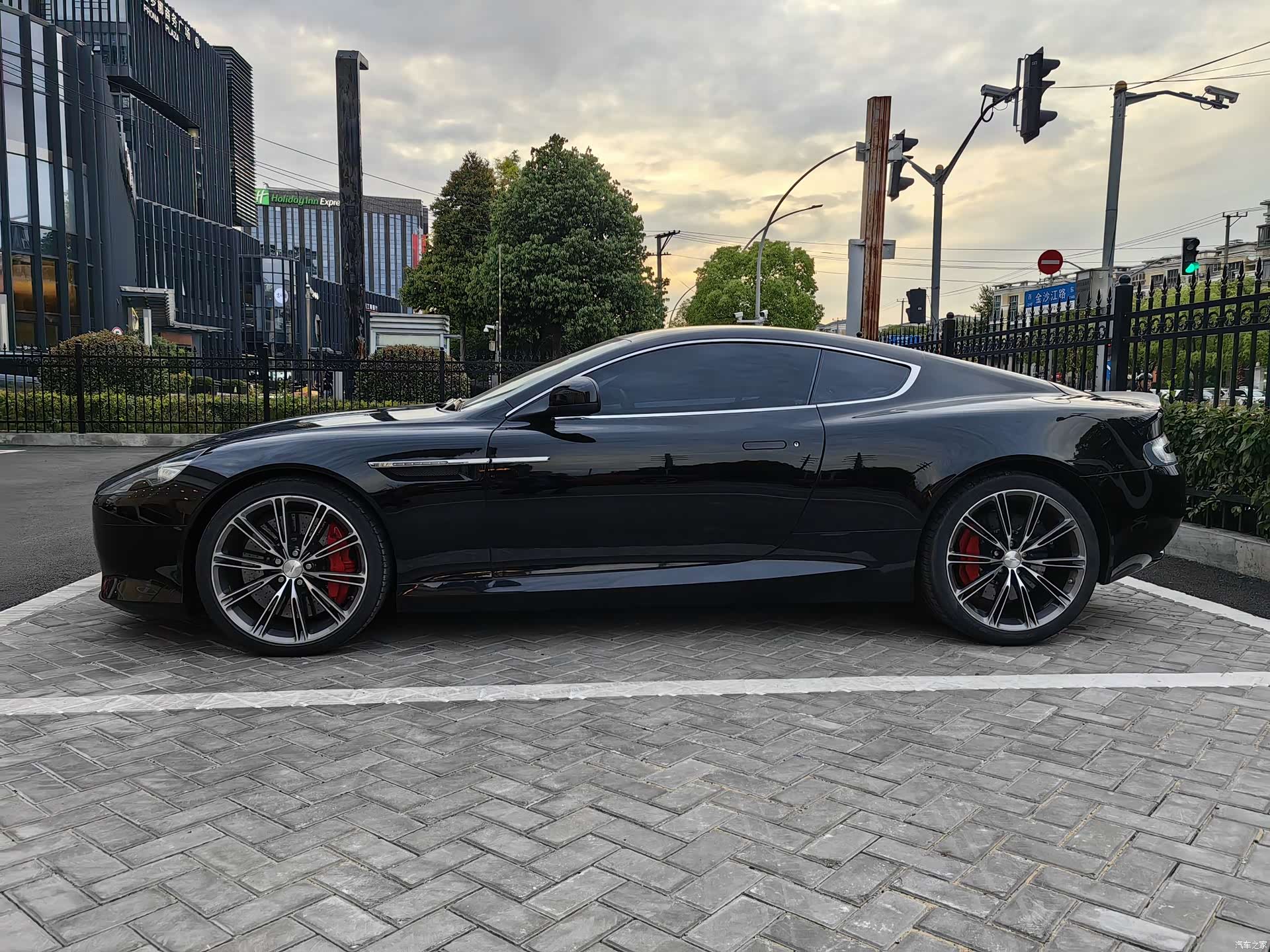 Aston Martin DB9, 2014 12
