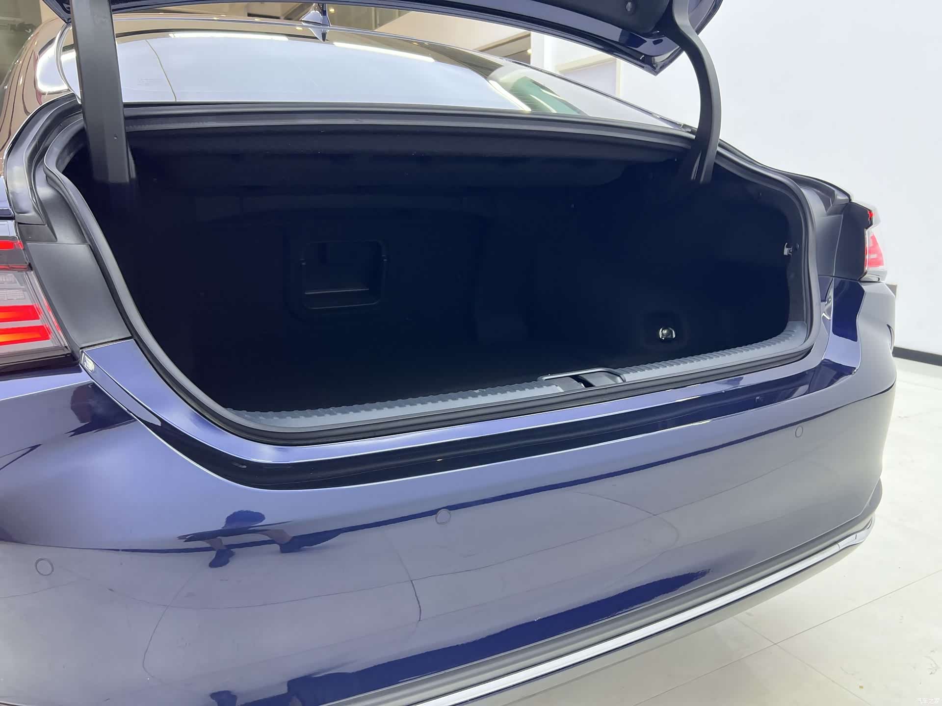Lexus ES, 2025 22