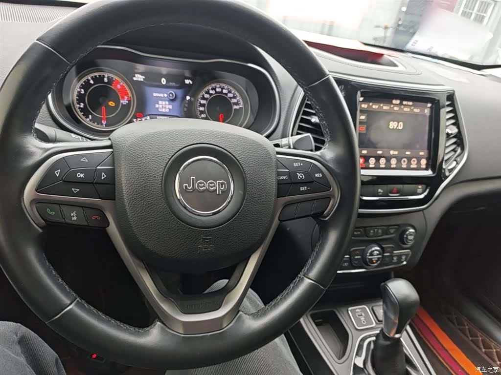 Jeep Cherokee, 2019 10