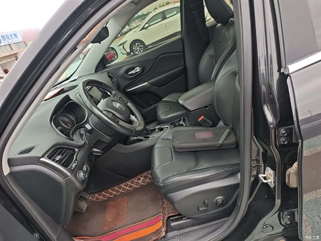 Jeep Cherokee, 2019 15