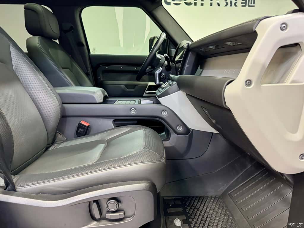 Land Rover Defender, 2023 18
